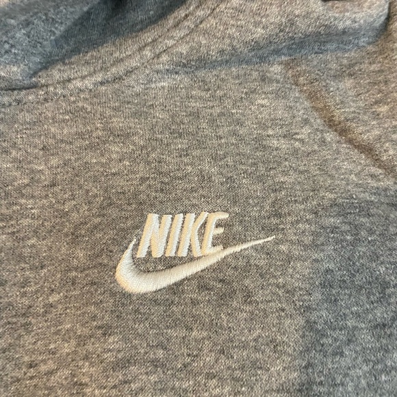 Nike Sportswear Club Fleece
Older Kids' Pullover Hoodie and Sweatpants - Picture 6 of 11